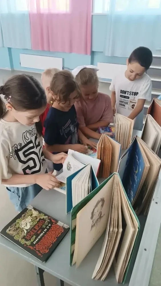 Отдых в лагере на базе нашей школы "Остров приключений" продолжается🏝

Сегодняшний день прошел и по