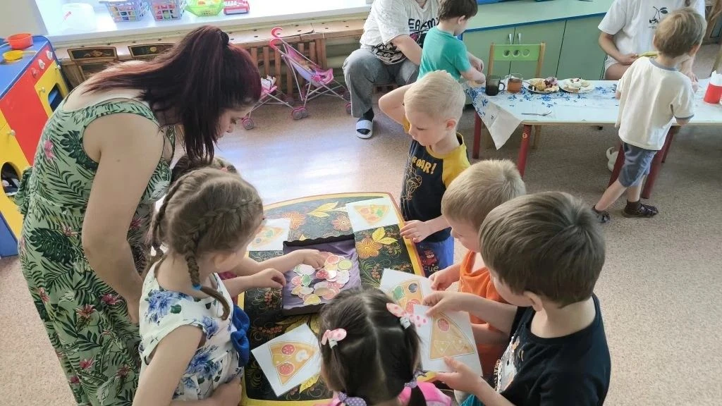 🎉 День Чая в детском саду №164 (младшая группа «Фантазёры»): волшебство чаепития и творчества! ☕ 🎉