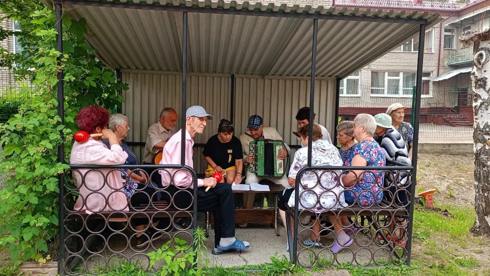 В Комплексном центре социального обслуживания населения Томской области царила атмосфера музыки и ра