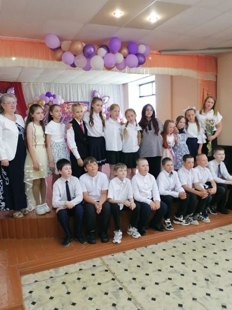 28 мая состоялся выпускной в 4б классе. Ребята сказали много добрых слов о нашей школе. Выпускники в