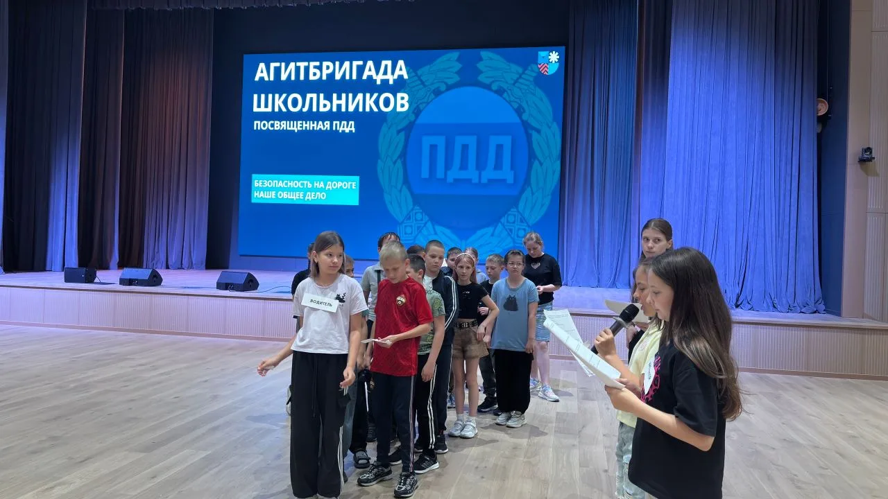В пришкольном лагере прошло яркое мероприятие в рамках акции «Внимание, дети!». Каждый отряд предста