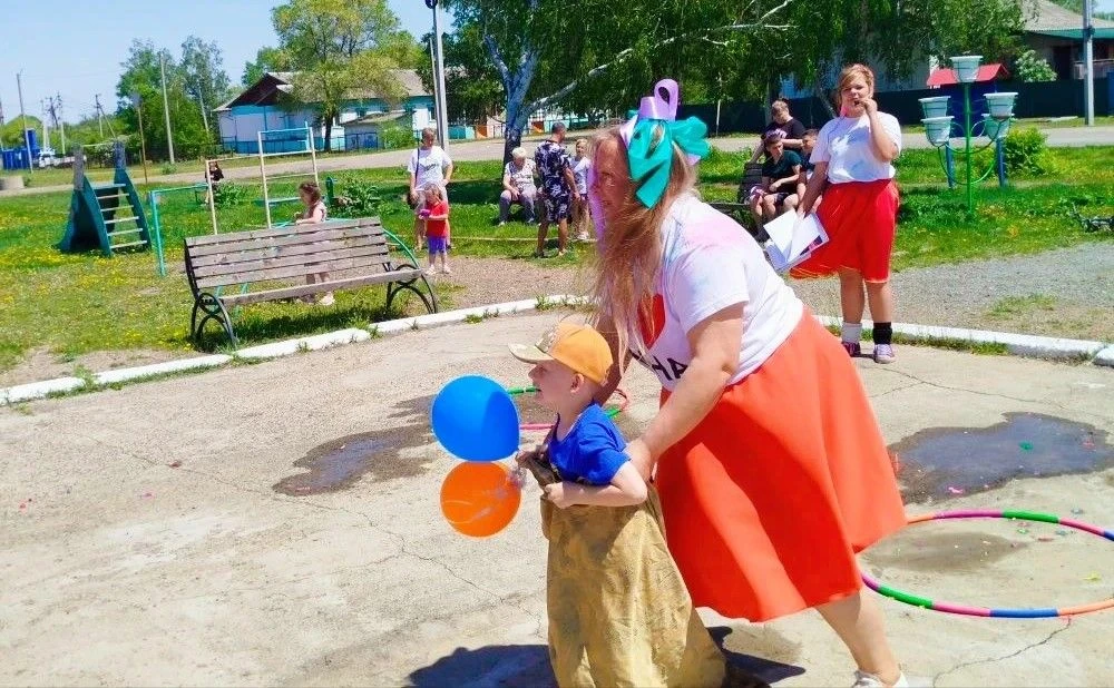 ** Наше лето начинается здесь! День защиты детей в Доме культуры с. Лончаково**

В честь Дня защиты 