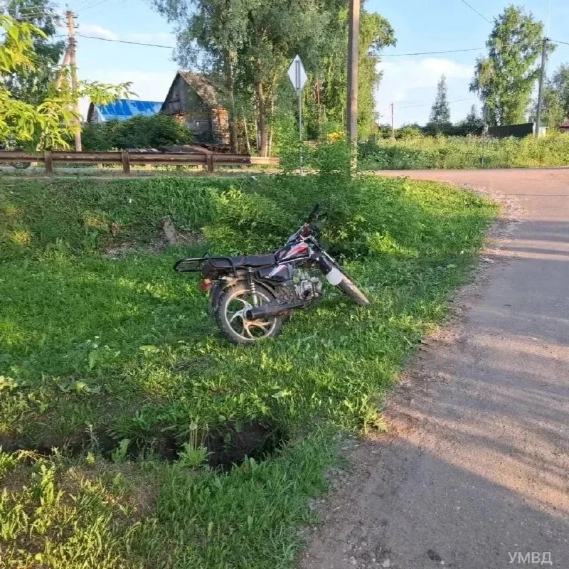 14-летний подросток на мопеде сбил 10-летнюю девочку в Галиче. Водитель не справился с управлением, 