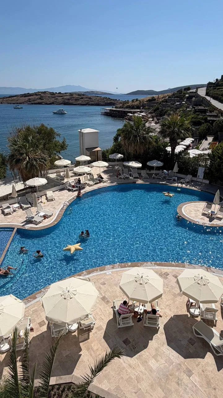 BASKA RESORT BODRUM 5*

Свежий отель с эгейской эстетикой и морской душой 🌊

📍Турция, Бодрум
🥗уль