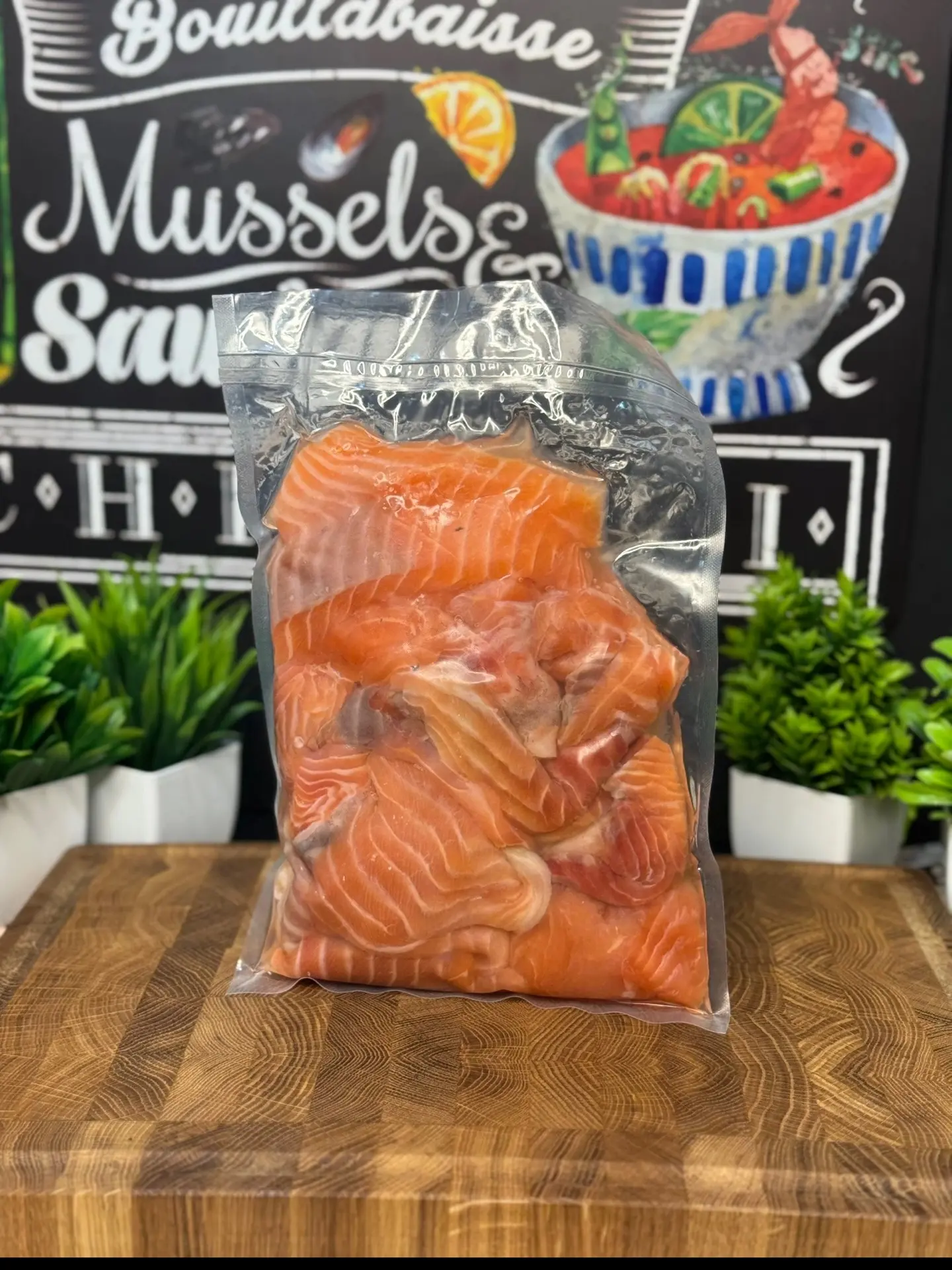 Каждое воскресенье приезжаю с морепродуктами и рыбой в Строитель. Останавливаюсь у магазина «Пятёроч