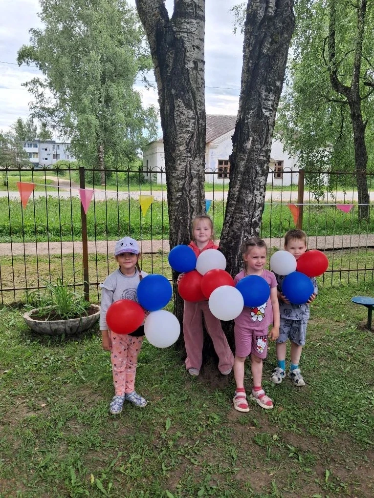 #ТНСОШДошкольныегруппы
"С днём России 🇷🇺!"
#ДеньРоссии
#ГДОНовгородскаяОбласть
#ГодДошкольногоОбра