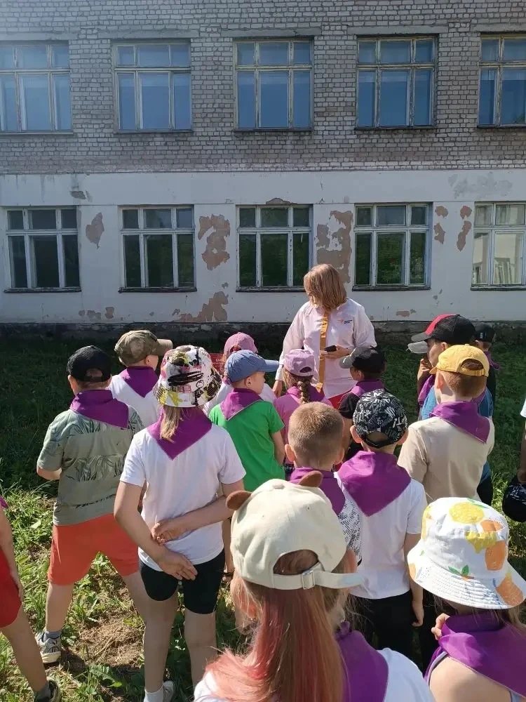 Среда героя. День с советником 🇷🇺

10 июня участники пришкольного лагеря «Патриот» (смена «Содруже
