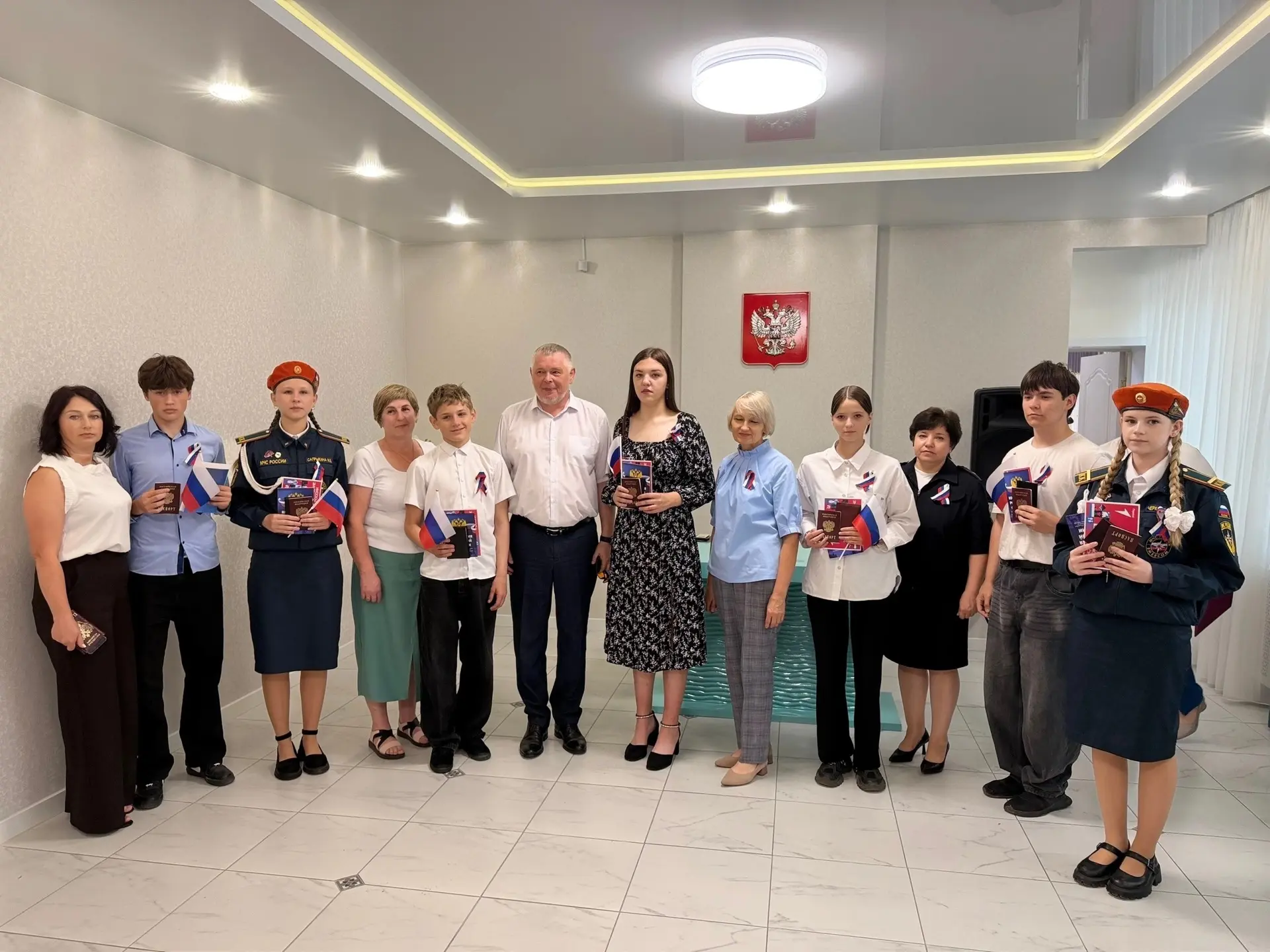 День России!🇷🇺

🎉Сегодня наши лицеистки приняли участие в церемонии торжественного вручения паспо