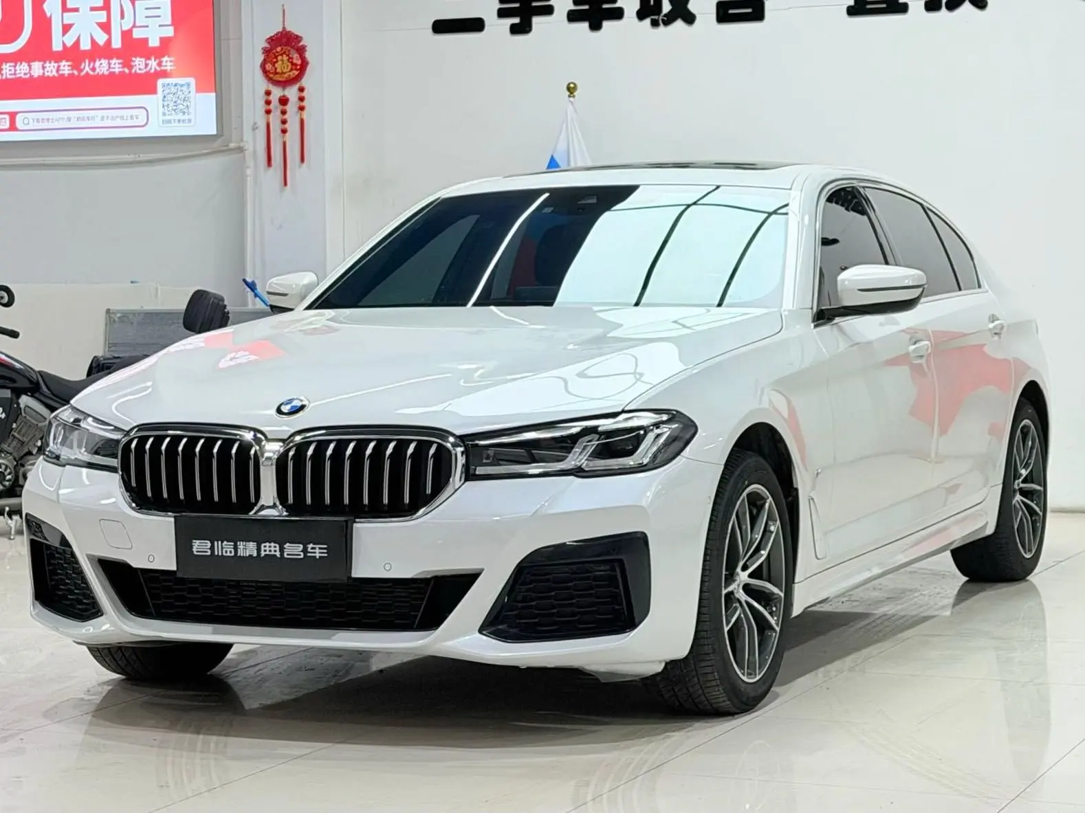 BMW 525Li LCI 2022 из Китая 🇨🇳
Рестайлинговая версия удлинённой BMW 5 серии 

▪️Год выпуска: 2022
