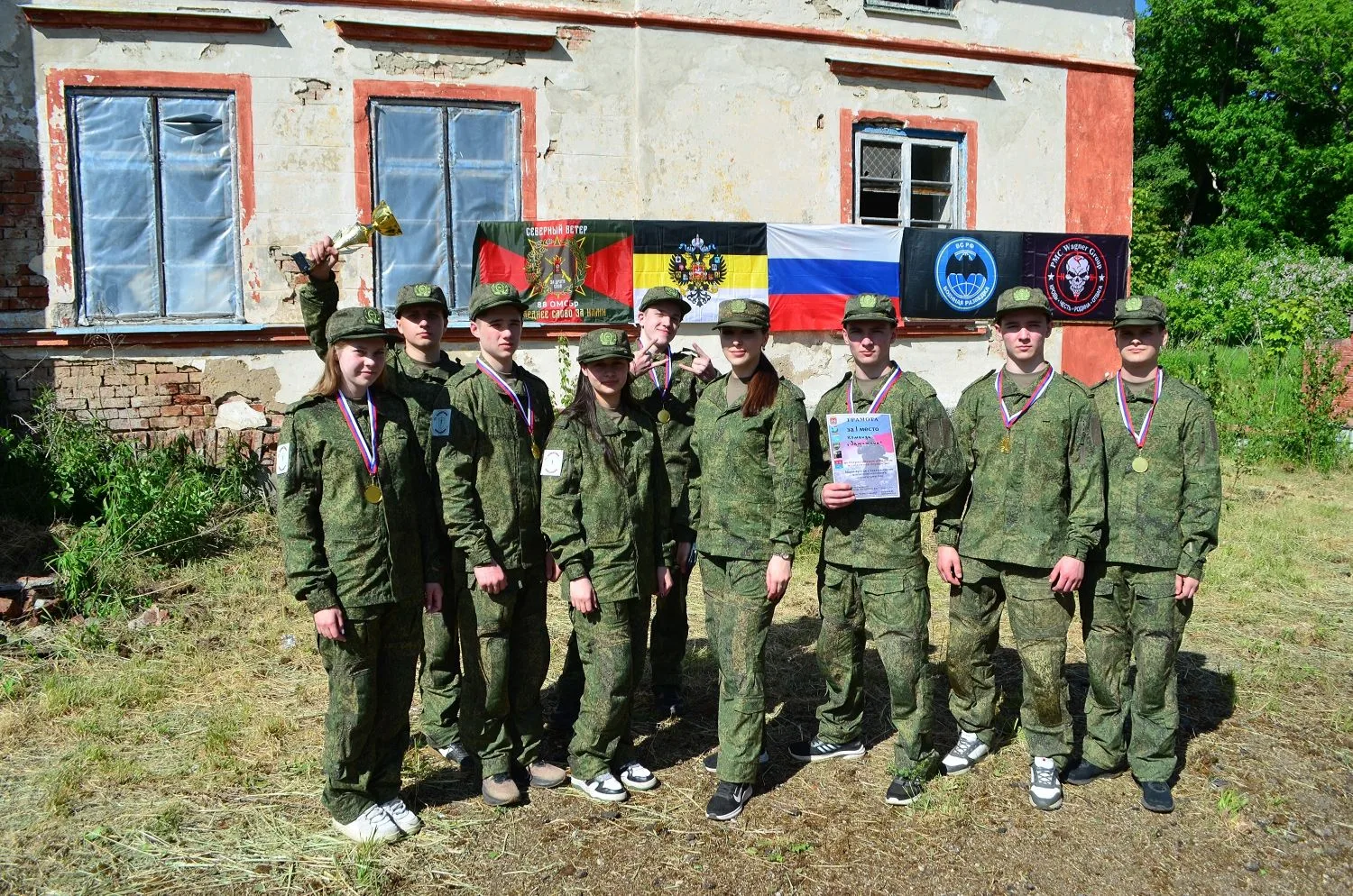 🎉🇷🇺 Команда "Защитник" МОУ "Шумиловская СОШ" одержала победу, заняв 1 место в Общероссийском моло