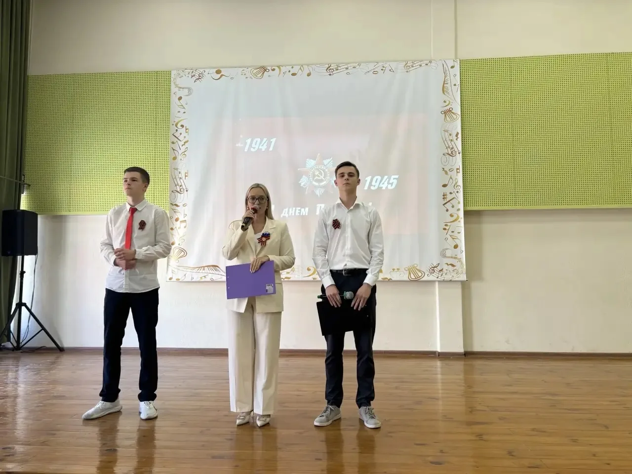 «Помнить, чтобы жить: школьники почтили память защитников Тулы» 🇷🇺
Под стук метронома в нашей школ