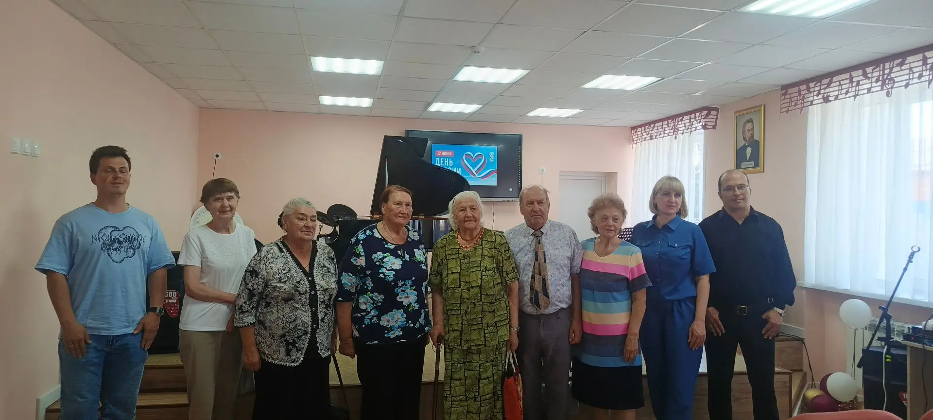 10 июня,  В преддверии Дня России, получатели социальных услуг Центра дневного пребывания «Управлени