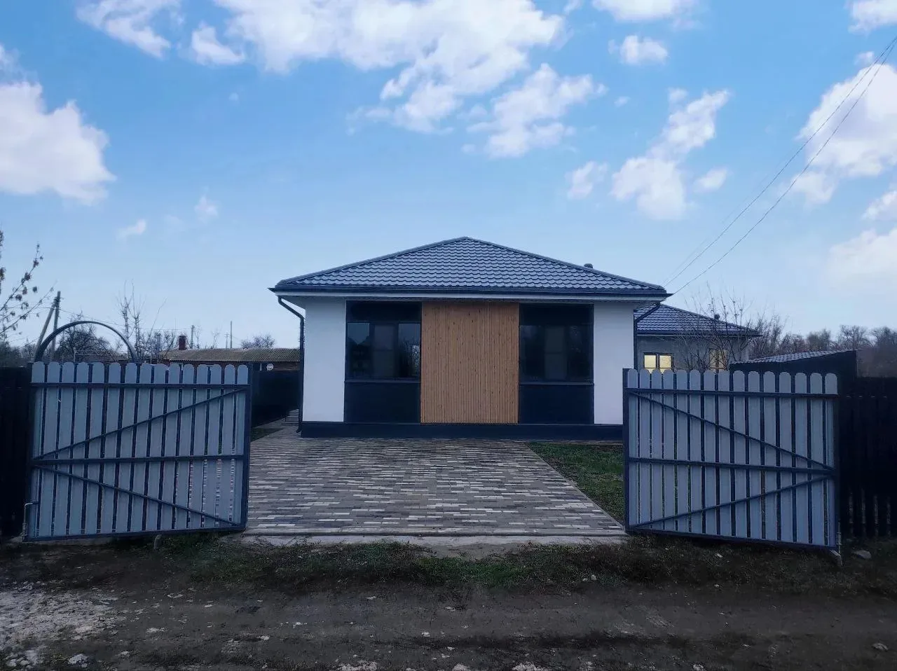 Открыт для брони объект на ул. Гайдара, 83А ✅

Что входит в стоимость:
🌱 Земля:
3,5 сотки

💡 Комму