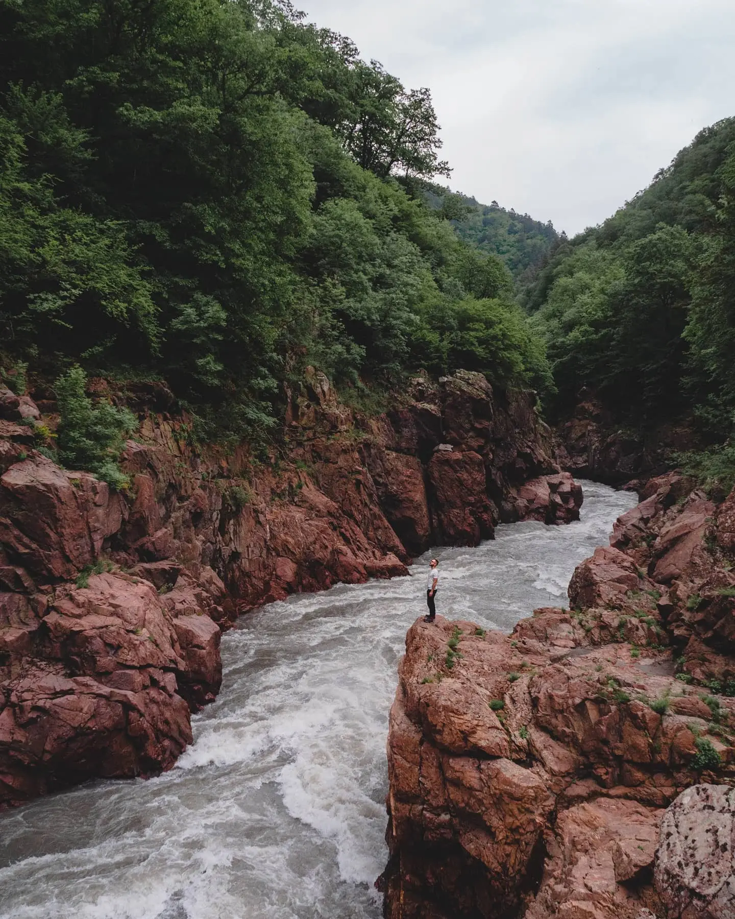 🏞 ГРАНИТНЫЙ КАНЬОН

Одно из самых популярных мест не только среди любителей пеших прогулок, но и ср