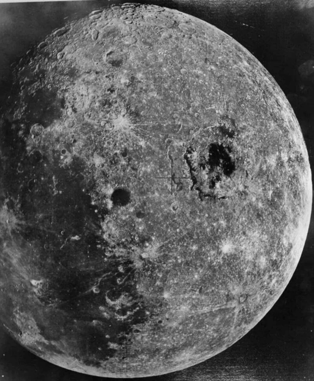 24 октября 1970 года: день, когда человечество заглянуло в тайну. 🛰️ 

Это не просто красивая графи