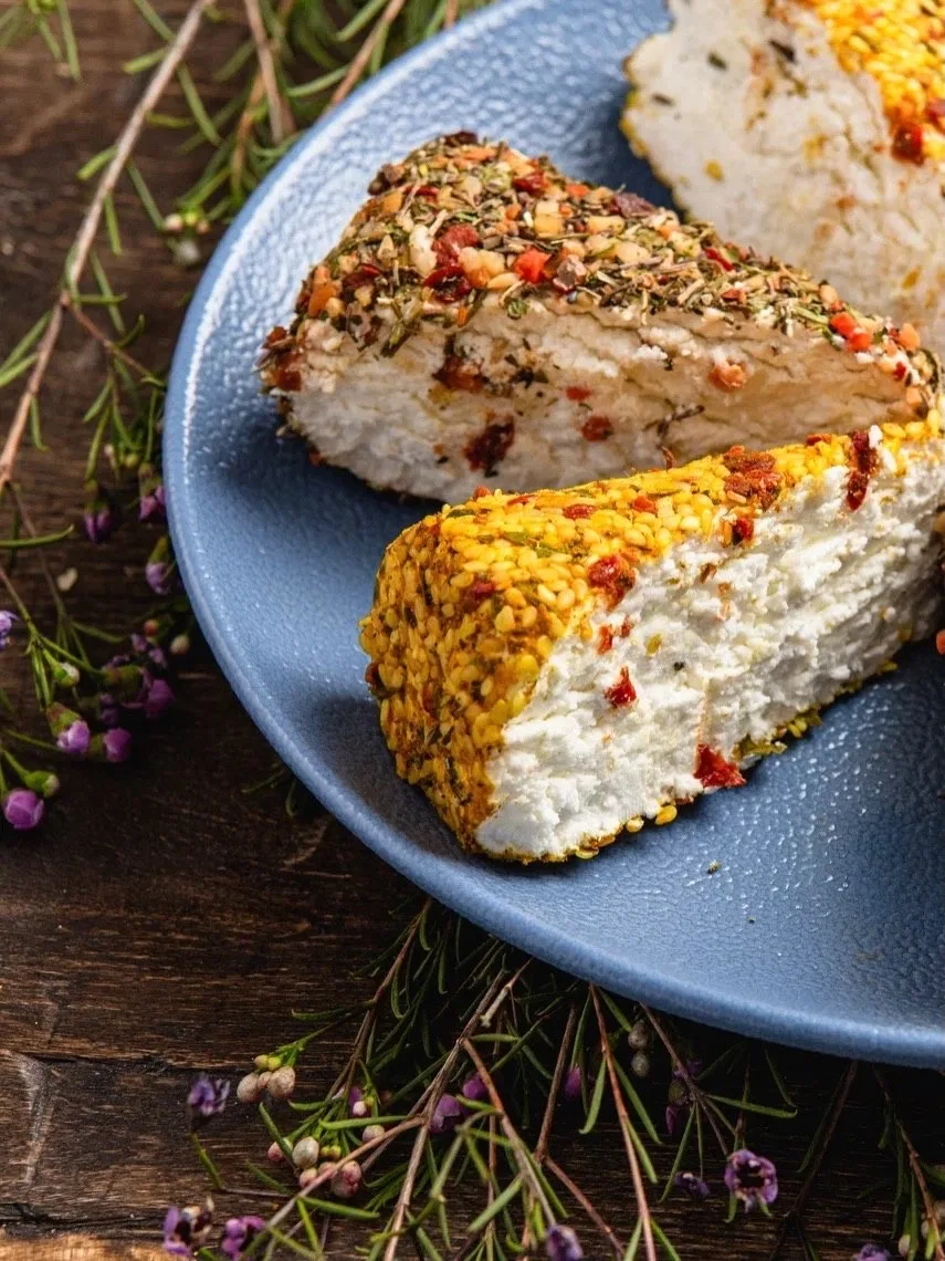 🧀 Сыр + яйцо = гастрономический апгрейд Пасхи!
А вы знали, что яйцо — это идеальная текстура и жирн