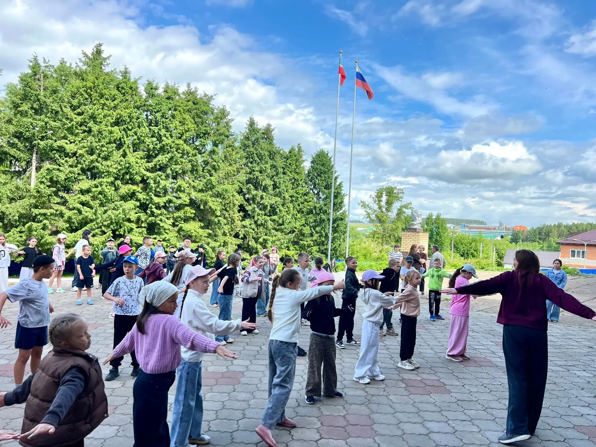🌸Второй день в пришкольном лагере «Ромашка»!

Что было сегодня:

✅ зарядка — бодрость с утра;
✅ зав