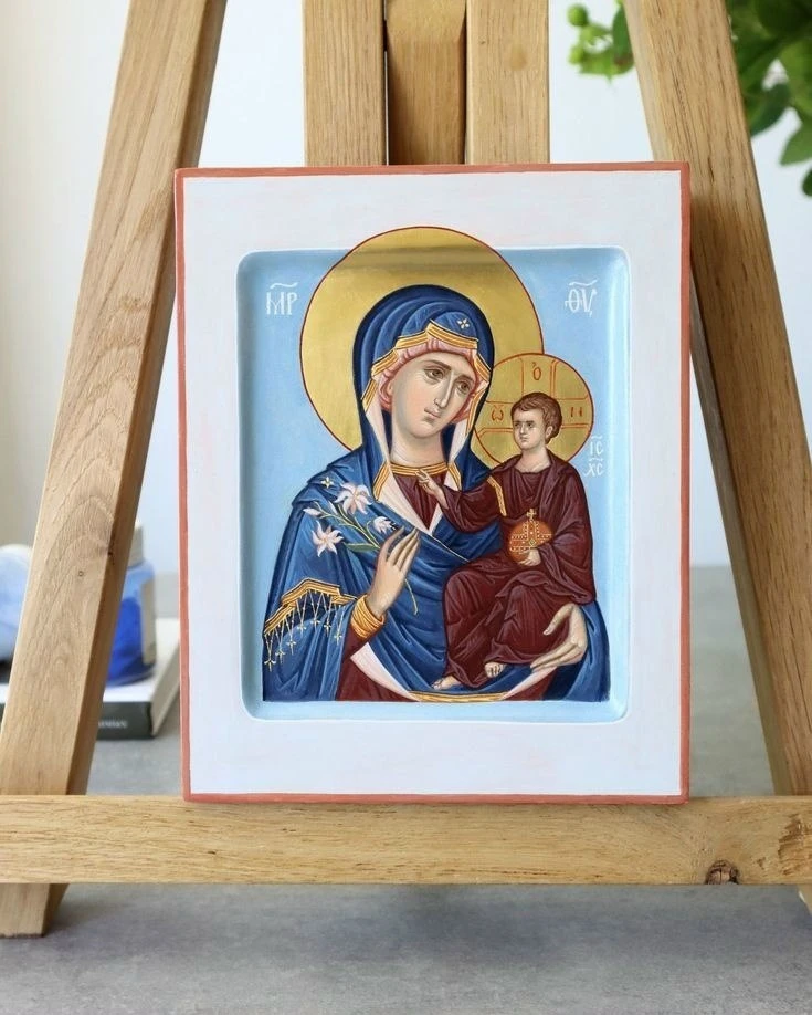 Владычица наша, Небесная Заступница! Помощь Твою пошли нам в трудностях, на путях житейских встречаю
