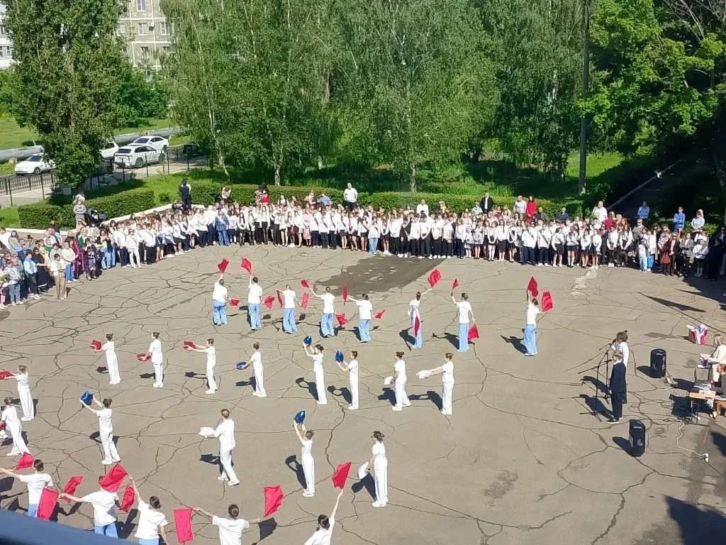Последний звонок — 2026: Грусть, радость и добрый путь!

Сегодня, 26 мая, в стенах нашей школы прозв
