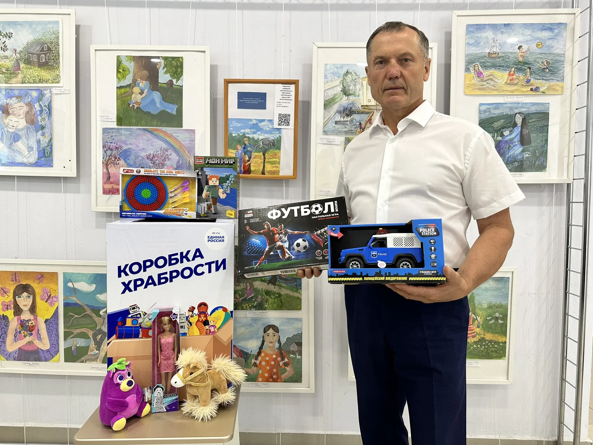 🎁 Ежегодно участвую в акции «Коробка храбрости». В штабе общественной поддержки передал подарки дет
