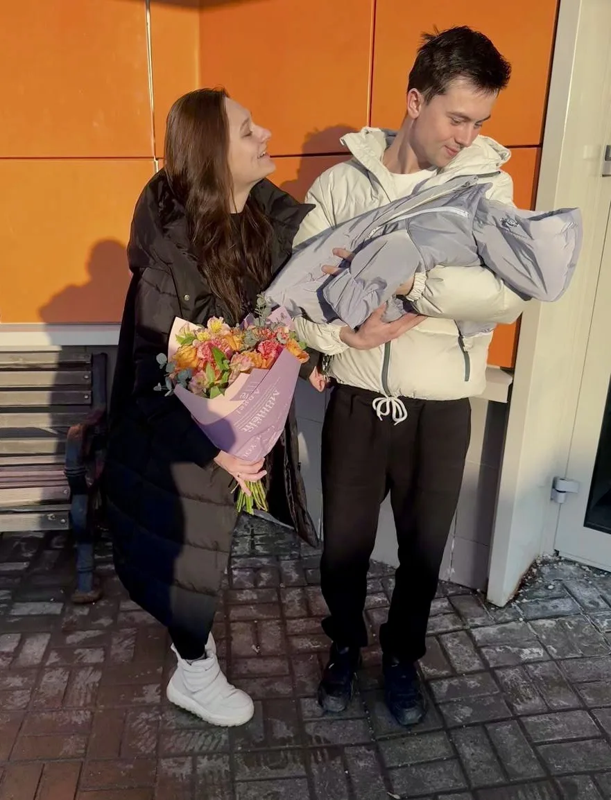 ЧЕЛОВЕК РОДИЛСЯ! 

«Добрый день. Хочу выразить огромную благодарность фонду «Жизни луч».

На втором 