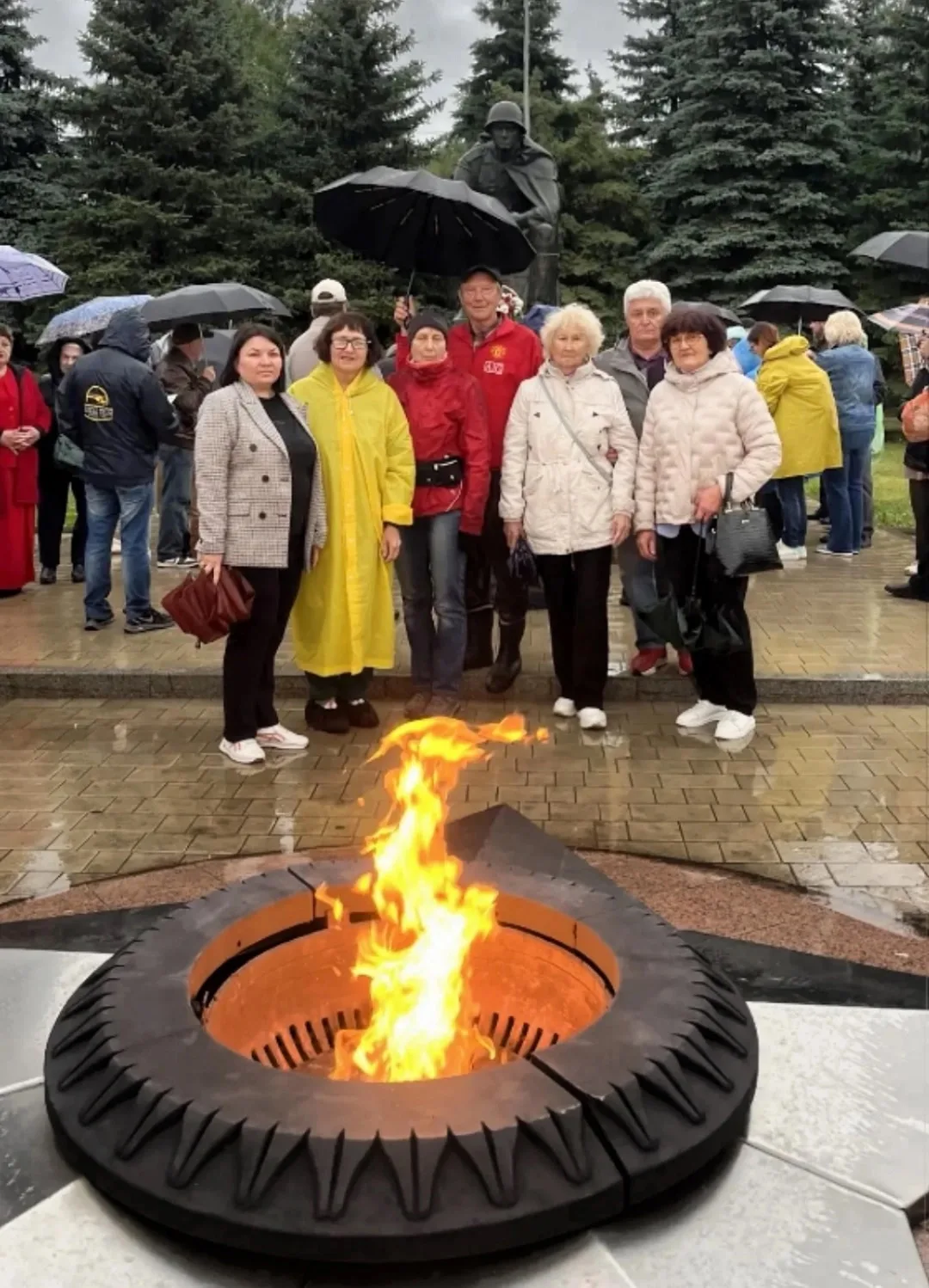 Сегодня 22 июня в День памяти и скорби, серебряные волонтёры почтили память павших солдат Великой От