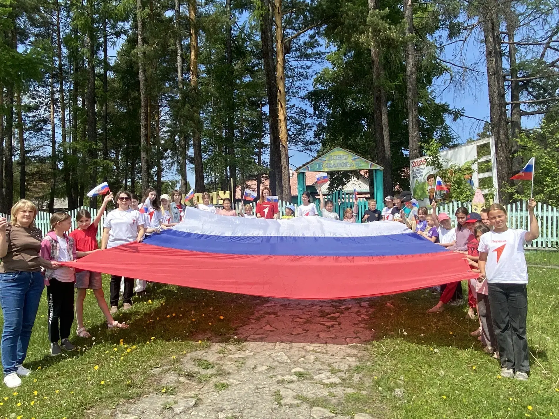 В МКОУ СОШ села Тальники ярко и душевно отметили День России!🇷🇺🎉
Сегодня наша маленькая школа пре