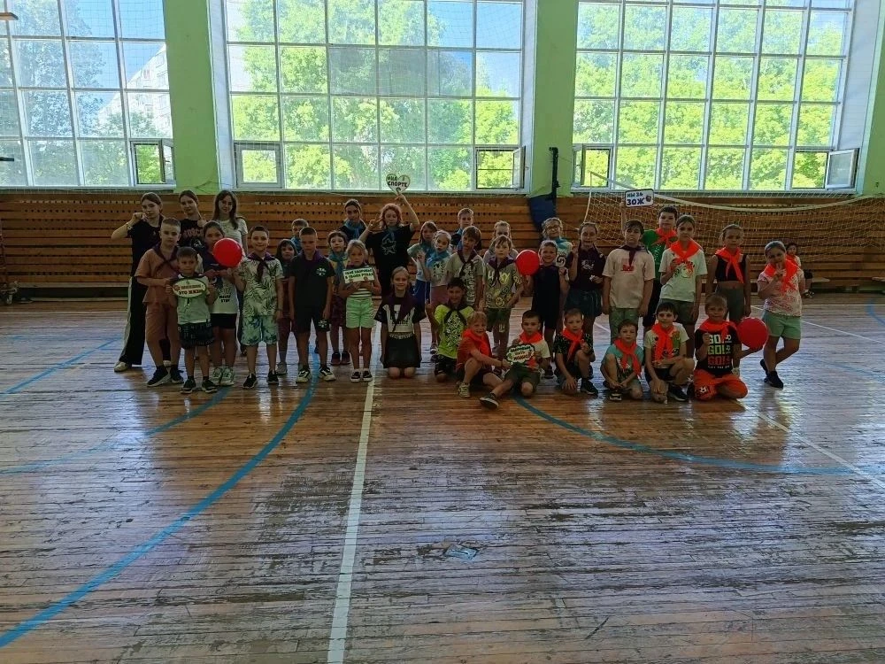 ☀️ Лето в школьном лагере: день, полный солнца, спорта и улыбок! ☀️Сегодня в нашем летнем пришкольно