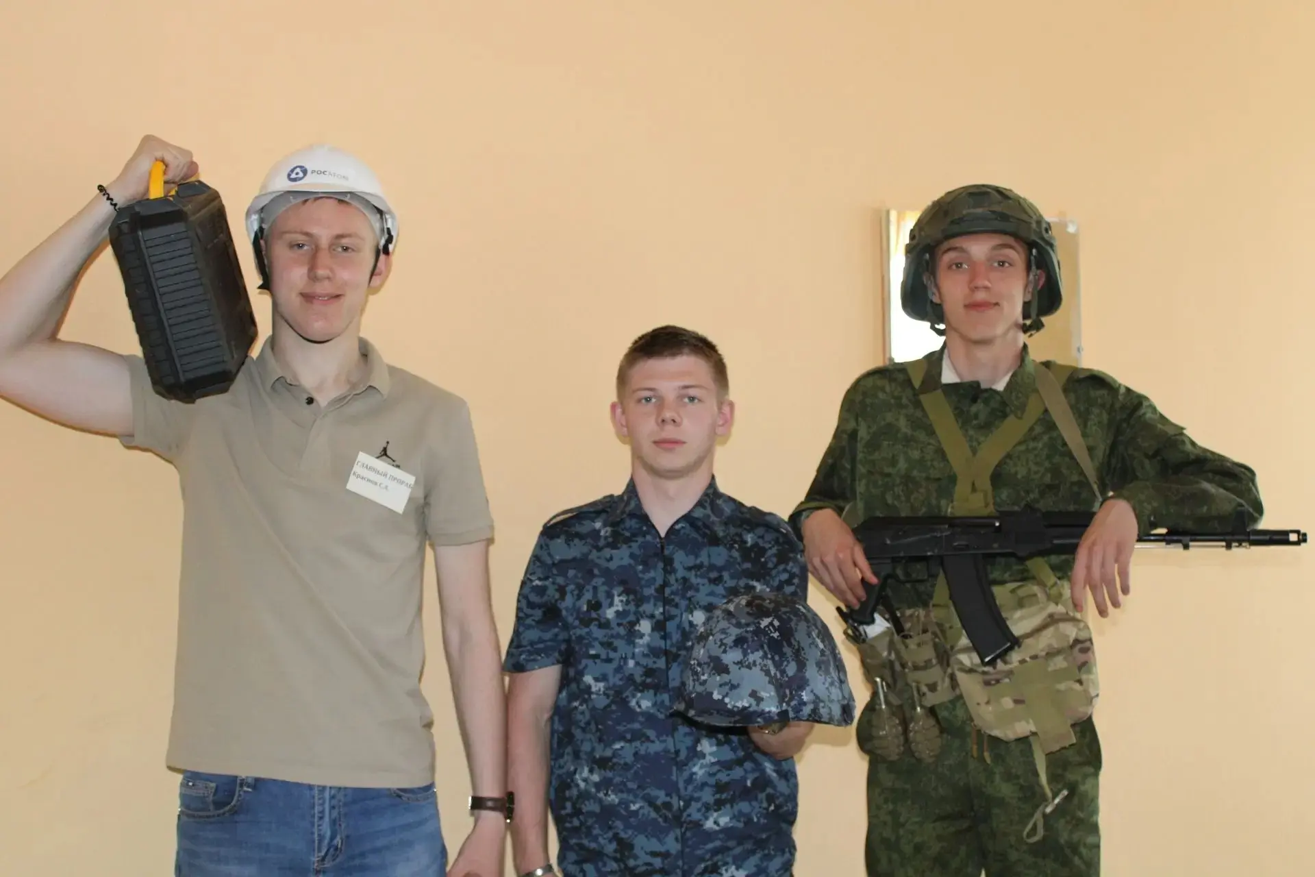 Кем стать? 11-классники примеряют будущее! 🩺👮‍♂️🎓

В нашей школе среда выдалась необычной — у буд