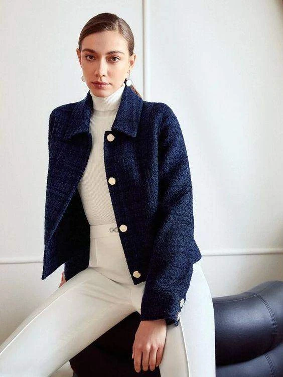 Букле на трикотажной основе MaxMara.🧵

Букле — это особая ткань, характеризующаяся необычной тексту