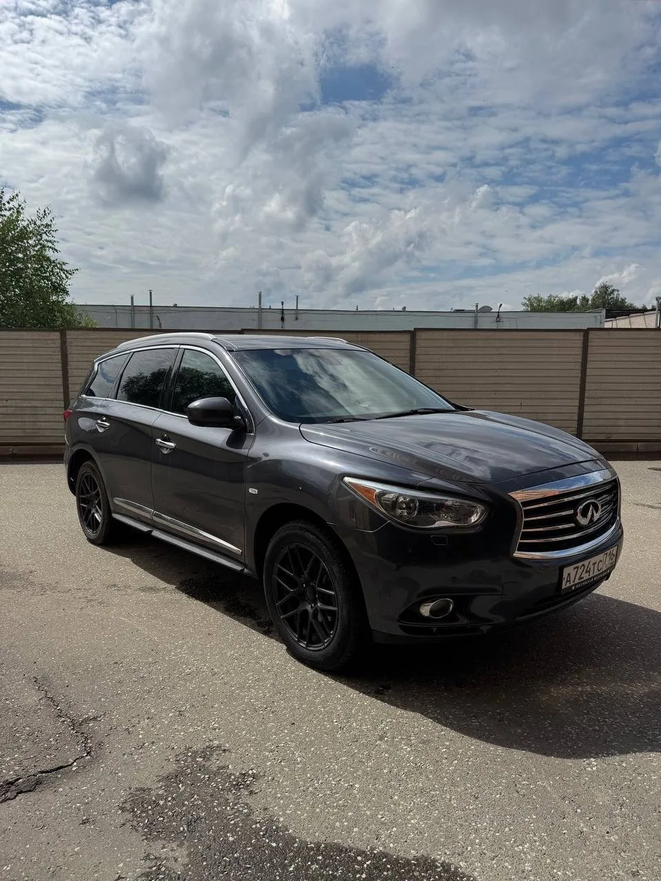 Продам
Infiniti jx35 2013 года
Автомобиль в хорошем состоянии.
Шикарная комплектация:
Кожа 7 мест, п
