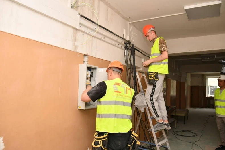#ЛНР #восстановление
Красноярский край продолжает оказывать Свердловскому округу (ЛНР) помощь в восс