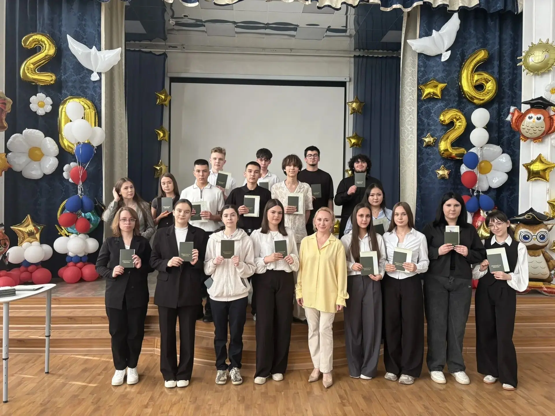 Вчера выпускники курса профессионального обучения МБОУ «СОШ № 14» получили свой первый документ госу