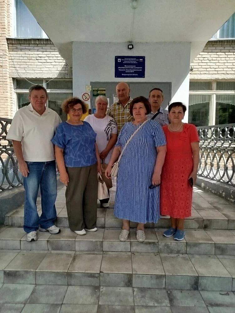 50 лет спустя! Виктор Лосев снова в родной школе №18. Символично привез в музей свою футболку под но