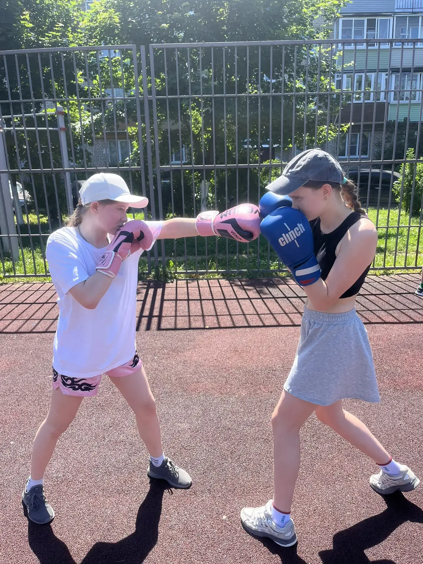 🥊 6 июня на универсальной спортивной площадке ул. 1 Мая, д. 4 прошла открытая тренировка по кикбокс