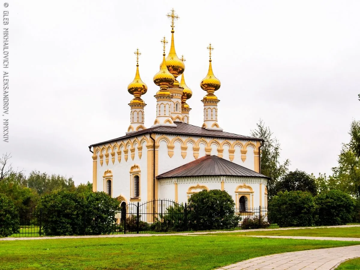 Суздаль. Храм Входа Господня в Иерусалим, 1707.

Расположен между оборонительными укреплениями Сузда