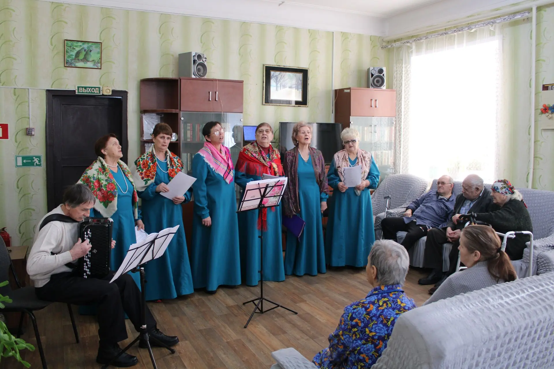 В рамках реализации проекта "Время активных" в ЦСО Милютинского района регулярно проводятся культурн