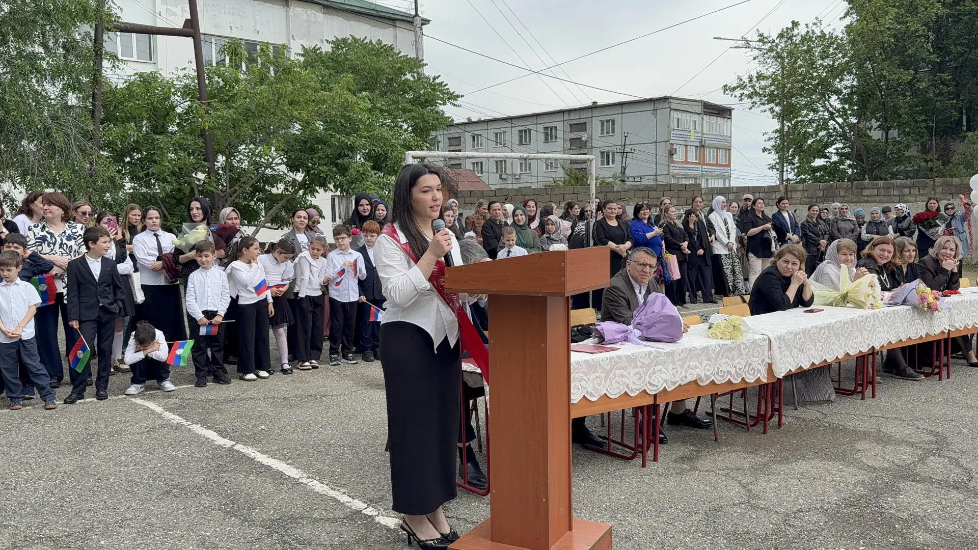 Дорогие школьники! Вы стоите на пороге жизни, в которой каждый день будет открывать перед вами новые