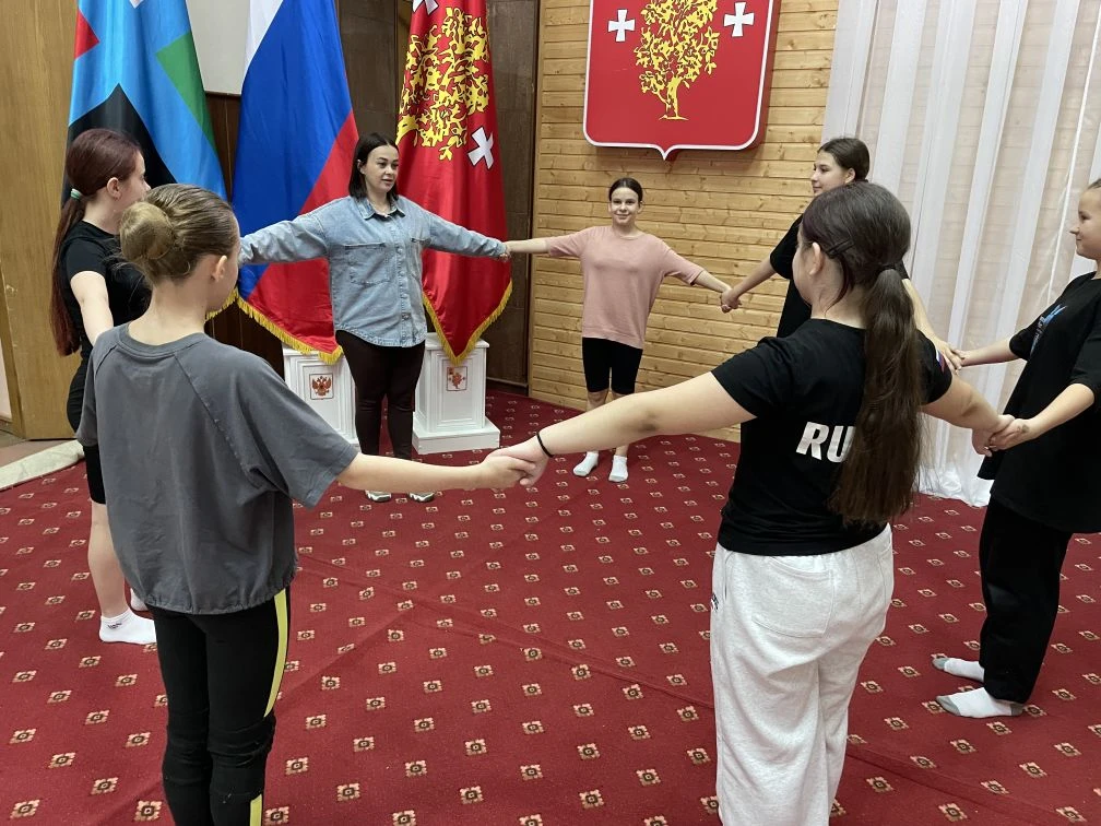 Народные игры — веселье и тренировка ума и тела 🌞

На нашем «Хороводе народных игр» ребята не тольк