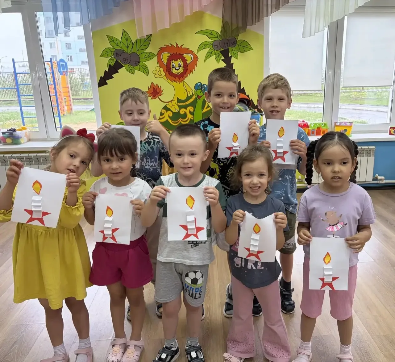 Средняя группа №4

Всех героев не назвать поименно, но их помнят, в их честь называют дома, улицы, з