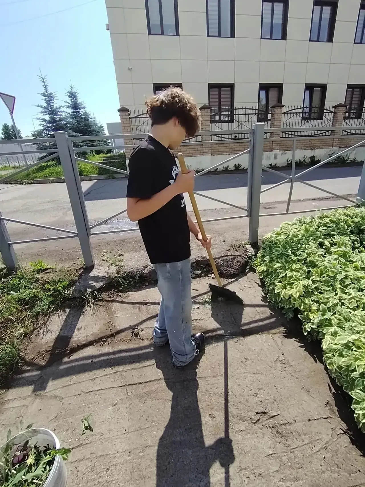 Лагерь труда и отдыха продолжает свою работу..

#пришкольныйлагерьМенделеевск
#образованиеМенделеевс