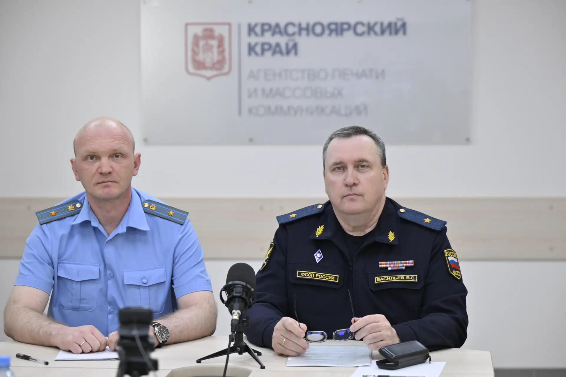 Лучше прийти к нам честно. Приставы объяснили жителям, как решать долги
Главный судебный пристав кра
