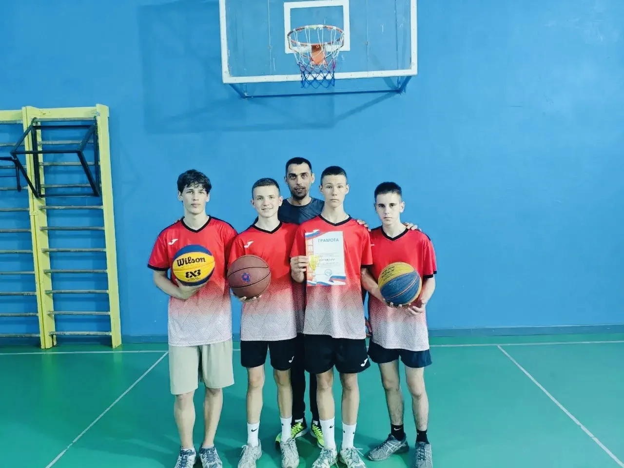 🏀 Наша команда в деле!

👍Юноши и девушки ГБОУ ЛНР «Подгоровская СШ» достойно представили школу на 