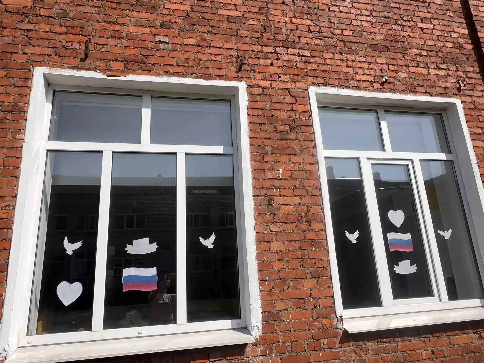 📌В преддверии празднования Дня России ребята нашей школы со педагогом-организатором Е.В.Соловьевой 