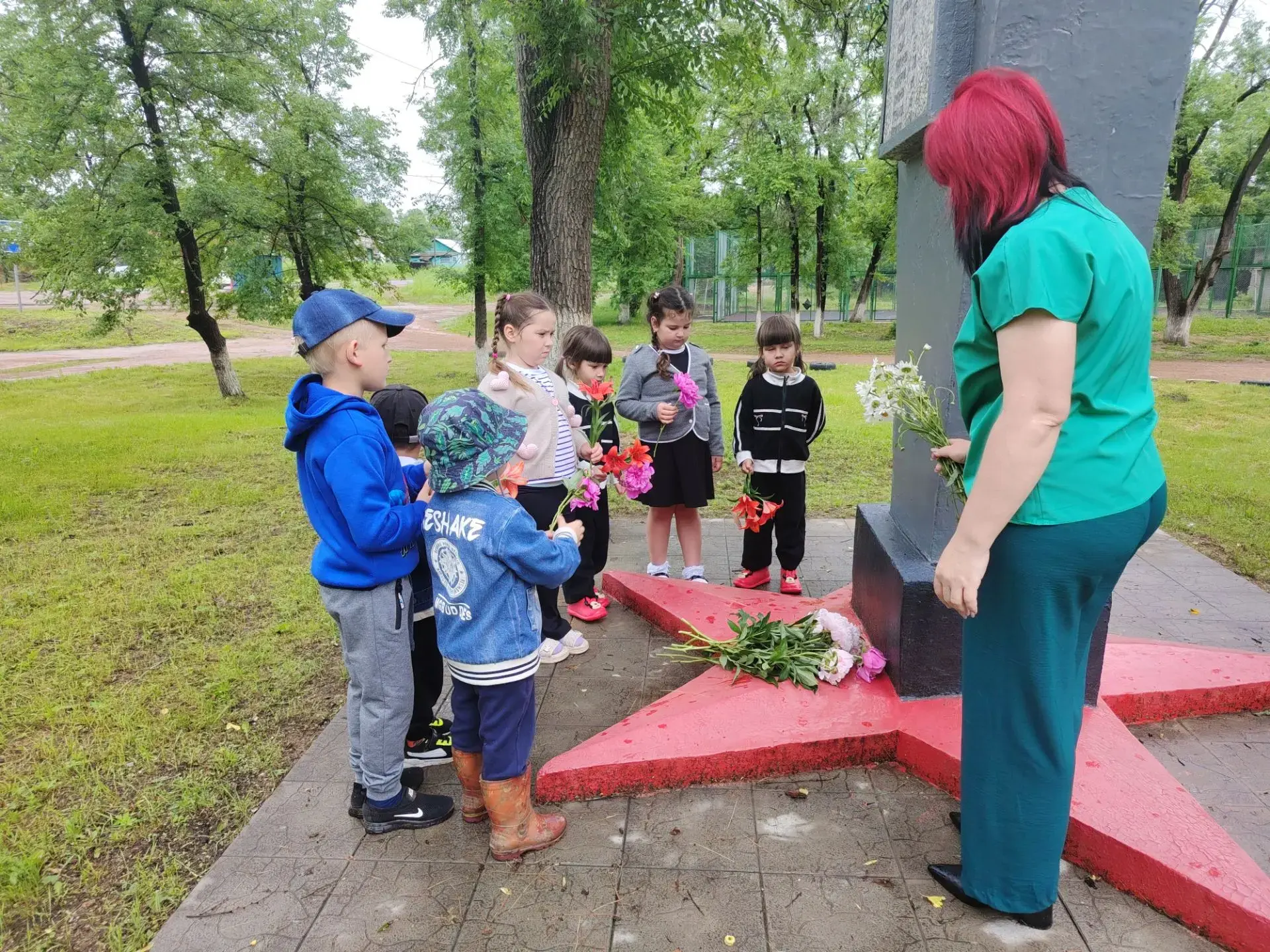 В селе Бойкое 22 июня, в День памяти и скорби, библиотекарь села Бойкое провела для самых маленьких 