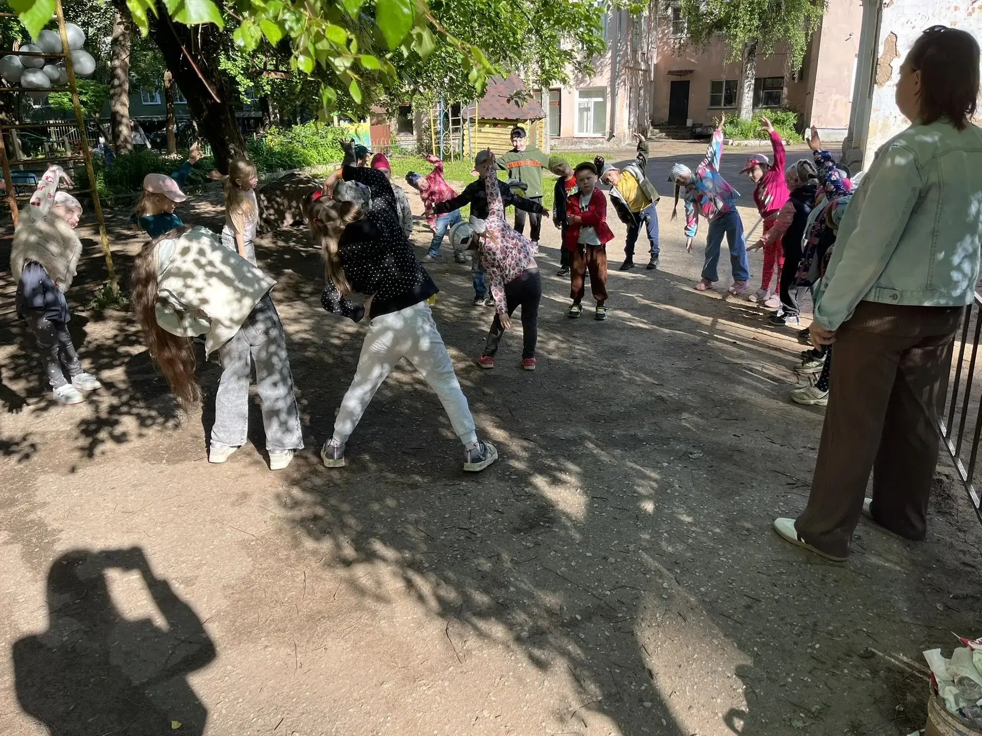 Замечательная музыкальная зарядка прошла накануне в детском саду № 26. И благодаря началу летнего-оз