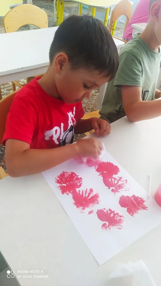 🖌️🎨 В подготовительной к школе группе прошло увлекательное занятие по нетрадиционной технике рисов