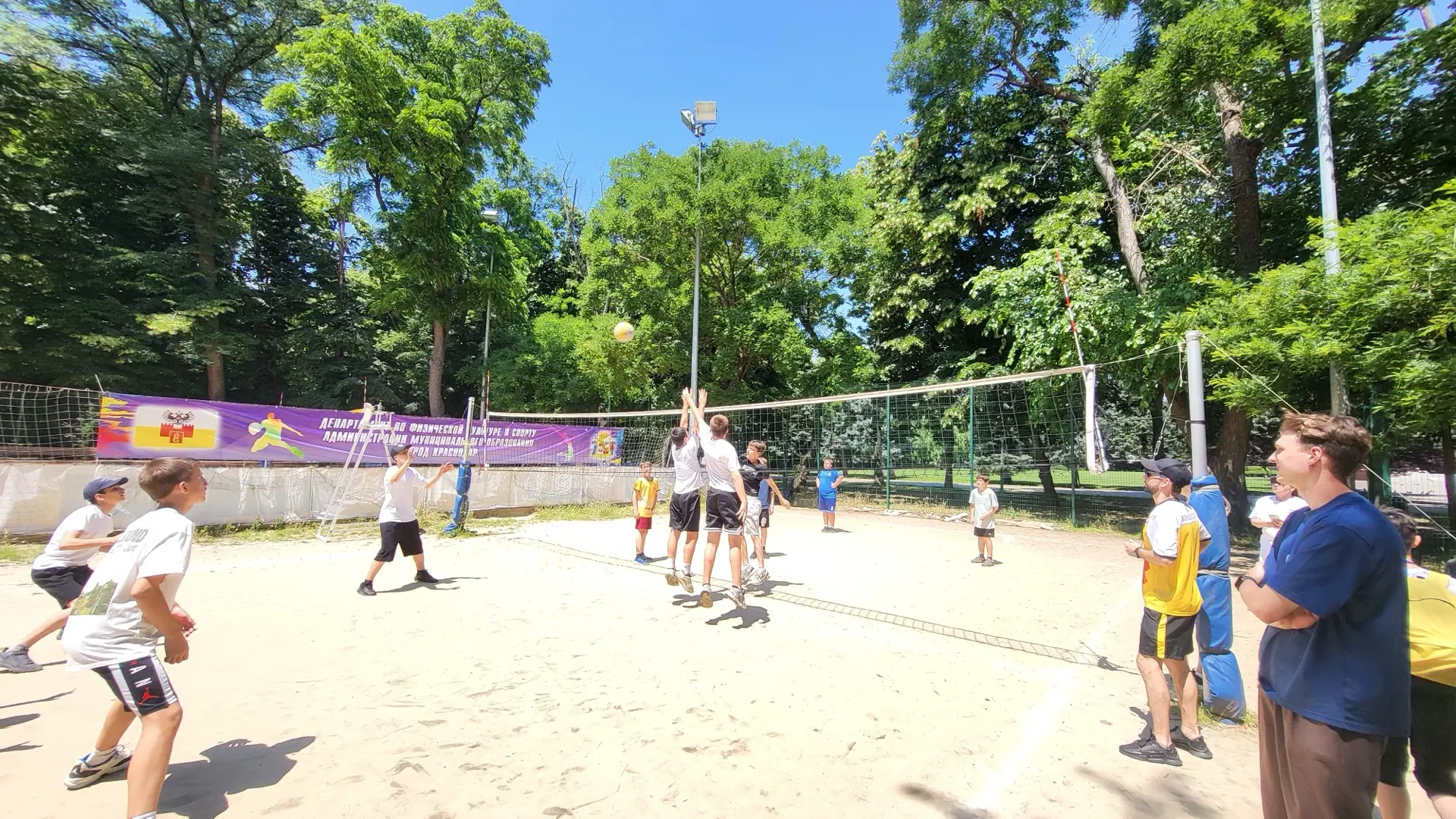 Вышли на площадку и забрали всё золото!

🏐В парке «Чистяковская роща» поставили точку во втором эта