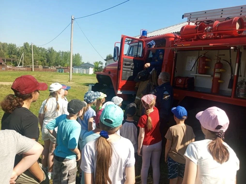 День пожарной безопасности

Началось мероприятие с учебной эвакуации. Ребята и педагоги быстро покин