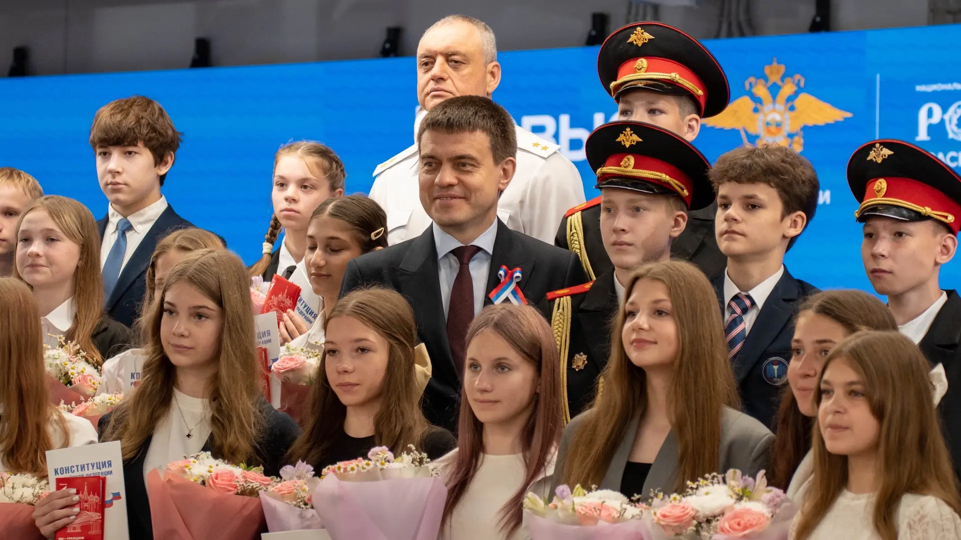🤩 А мне первый паспорт губернатор вручил! 

Смело могут заявить Первые Красноярского края, участник